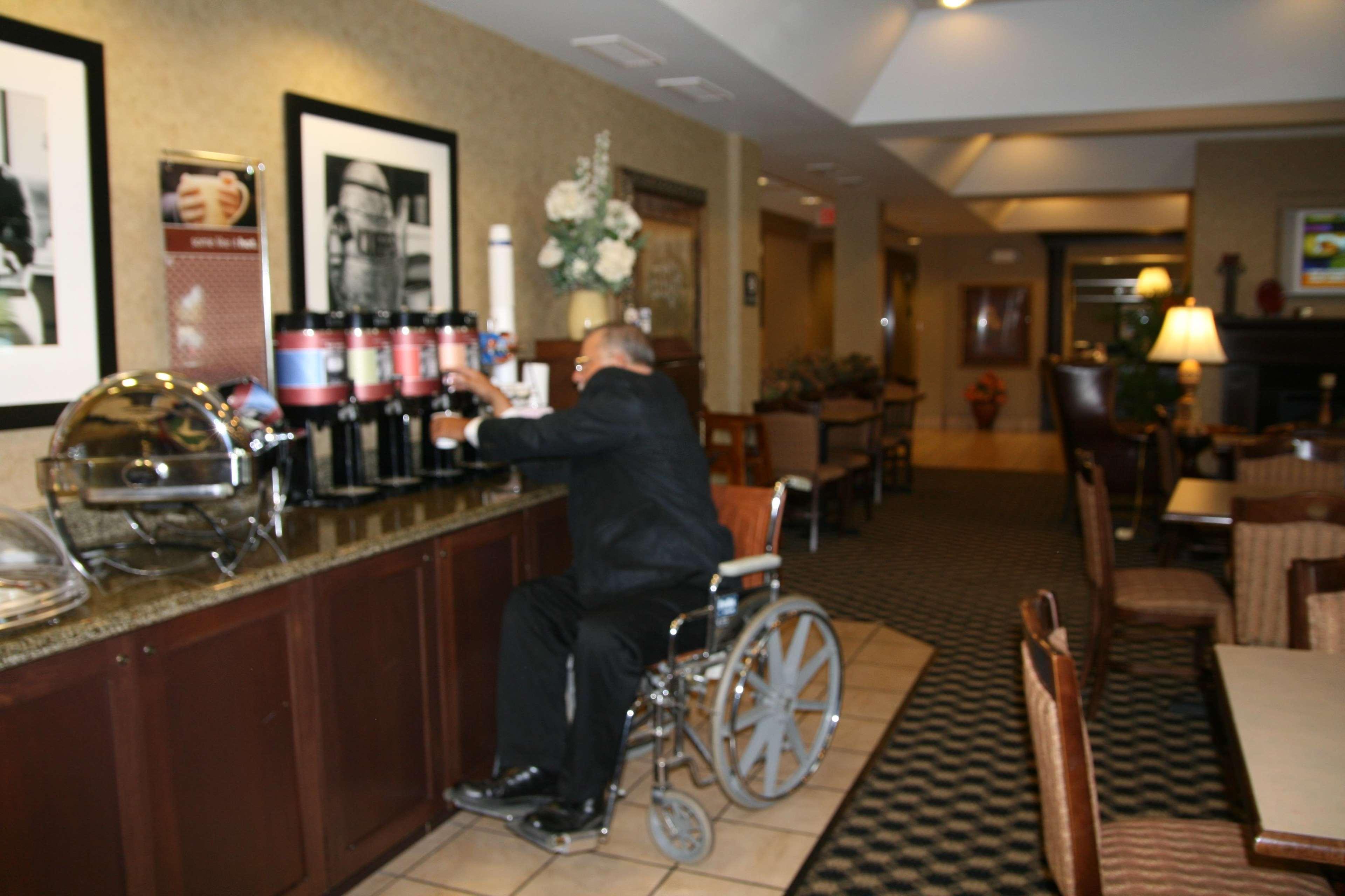 Hampton Inn Marshall Restoran gambar